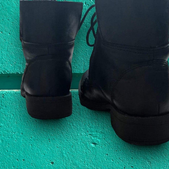 Steve Madden leather Boots, Size 1 , Color Black - Picture 3 of 7